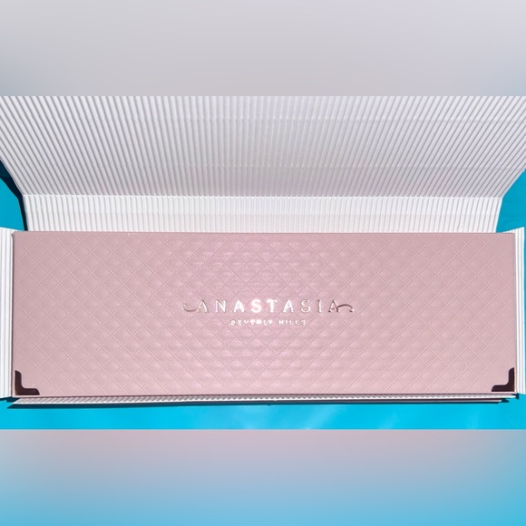 Anastasia Beverly Hills Primrose All In One Face & Eye Shadow Palette. Contour - Picture 4 of 8